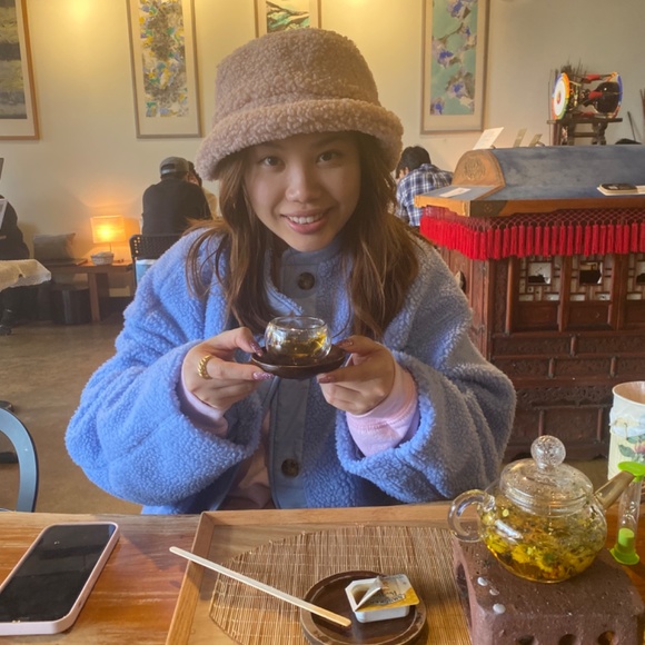 Meet your Posher, Evi - Picture 2 of 2